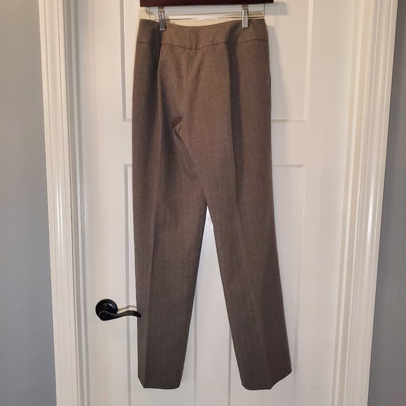 Signature by Larry Levine Women's 2 piece Pant Suit - Picture 6 of 8